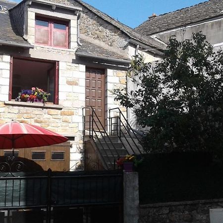 Petit Gite De La Fontaine Aumont-Aubrac Exteriör bild